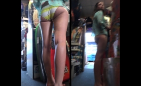 street-voyeur-follows-a-hot-amateur-teen-with-a-lovely-ass